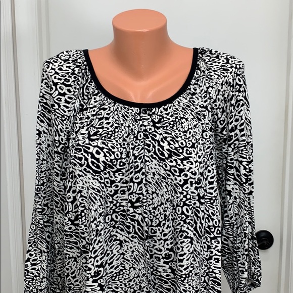 Michael Kors pull over top 3/4 sleeves large - Picture 2 of 4